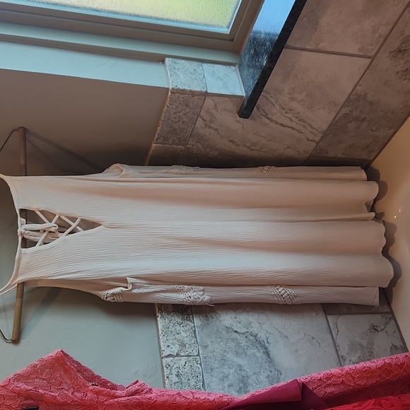 Dress - Picture 4 of 4